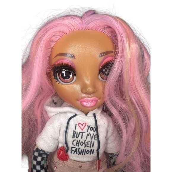 Rainbow High Kia Hart Fashion Doll Special Valentines Edition - Picture 2 of 5